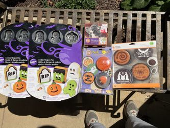 Wilton Halloween Cookie Shape pans (2). Ghost Cookie Cutters