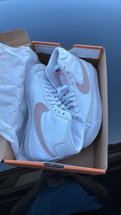 Ladies size 8 white & pink Nike