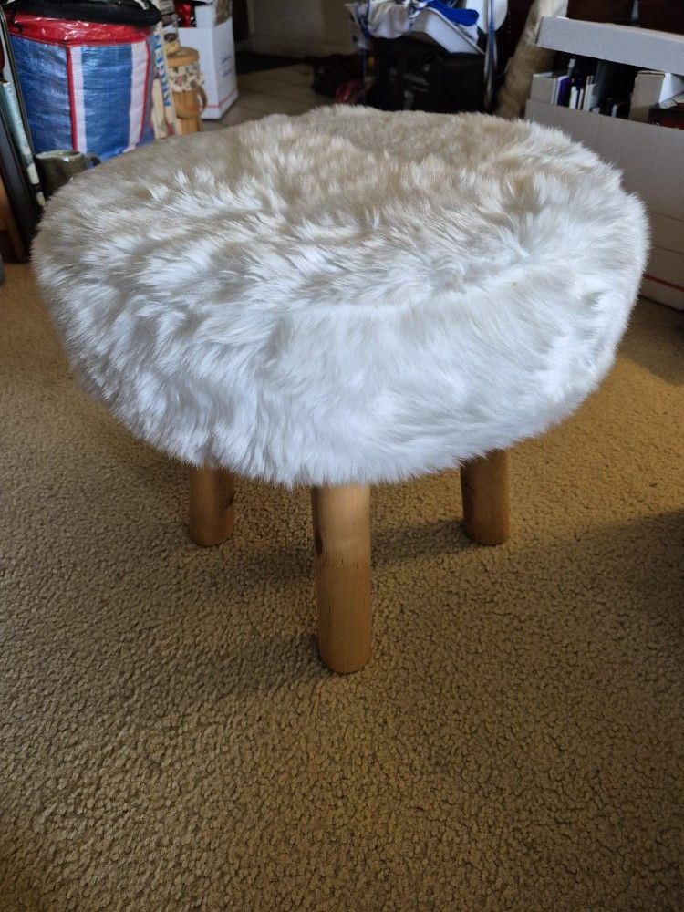 Stylish White Faux Fur Round Stool / Ottoman - Trendy & Cozy Accent - $40