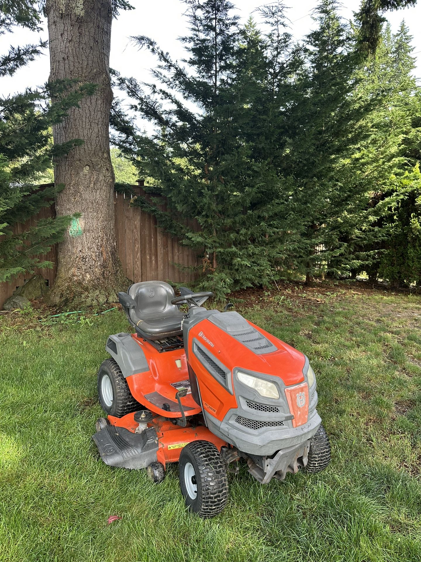Husqvarna YTH24K48 Riding Mower