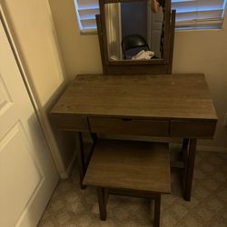 Vanity / Small Desk