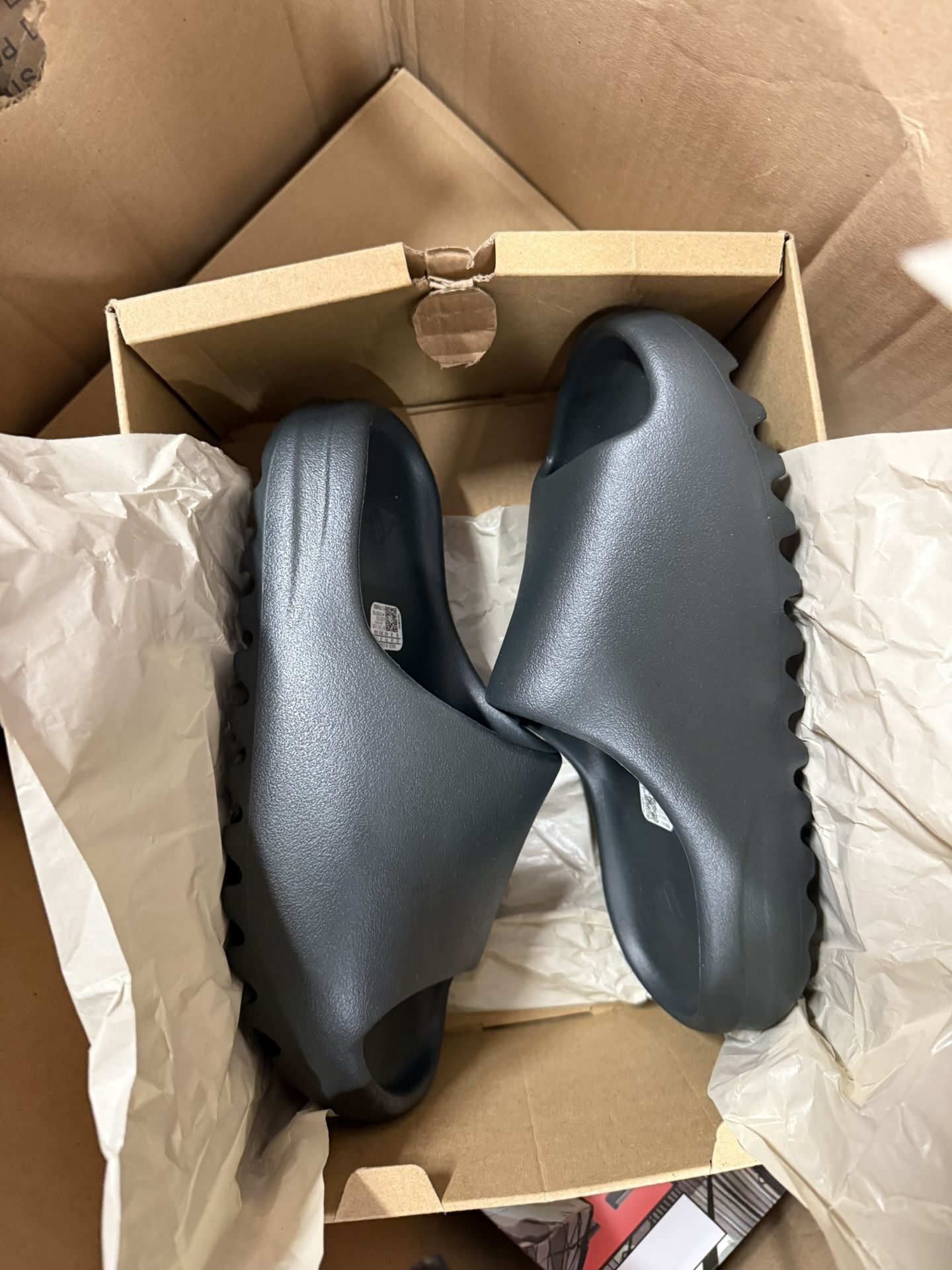 Yeezy Dark Onyx Size 8