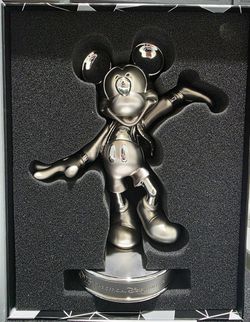 Disney Mickey Mouse Statue
