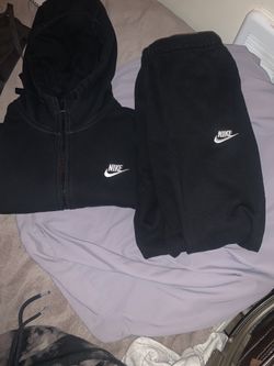 Nike mens size M all black Hoodie and Joggers outift