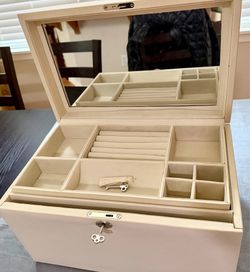 Vintage XL 4 level Cream Jewelry Box with mirror, 2 keys and drawers