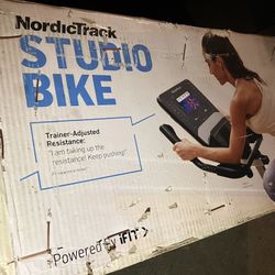 Exercise Bike Nordic Track Studio Bike with 7”Smart HD  Touchscreen