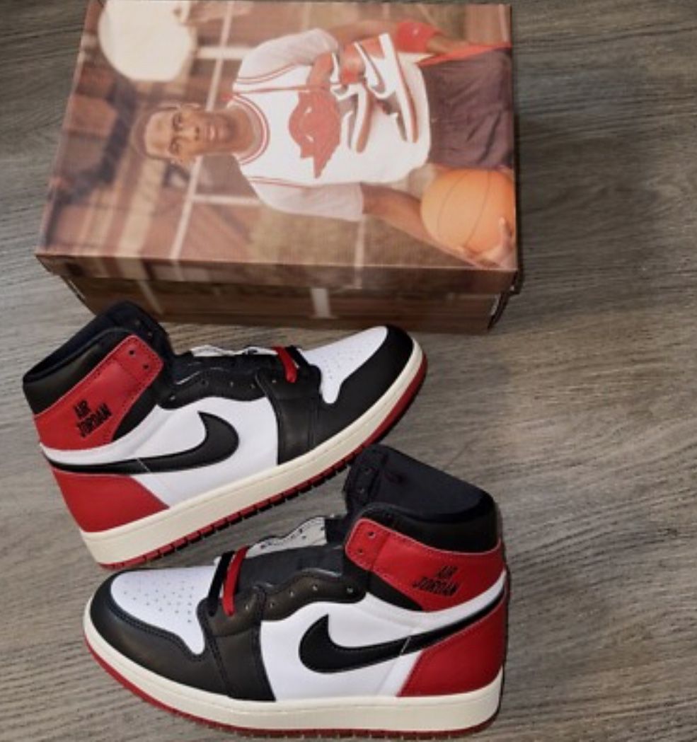 Jordan 1s Black Toe 1Y