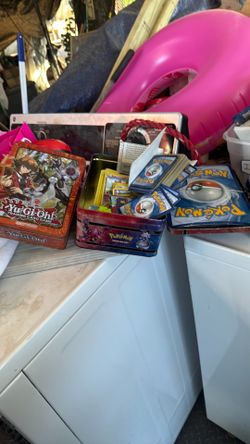POKÉMON CARDS