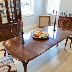 Solid Cherry Classic Dining Table/Chairs/China Hutch