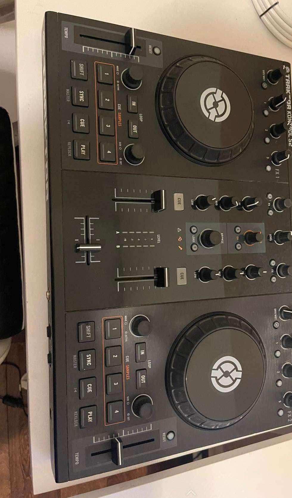 Traktor S2 Dj Controllet