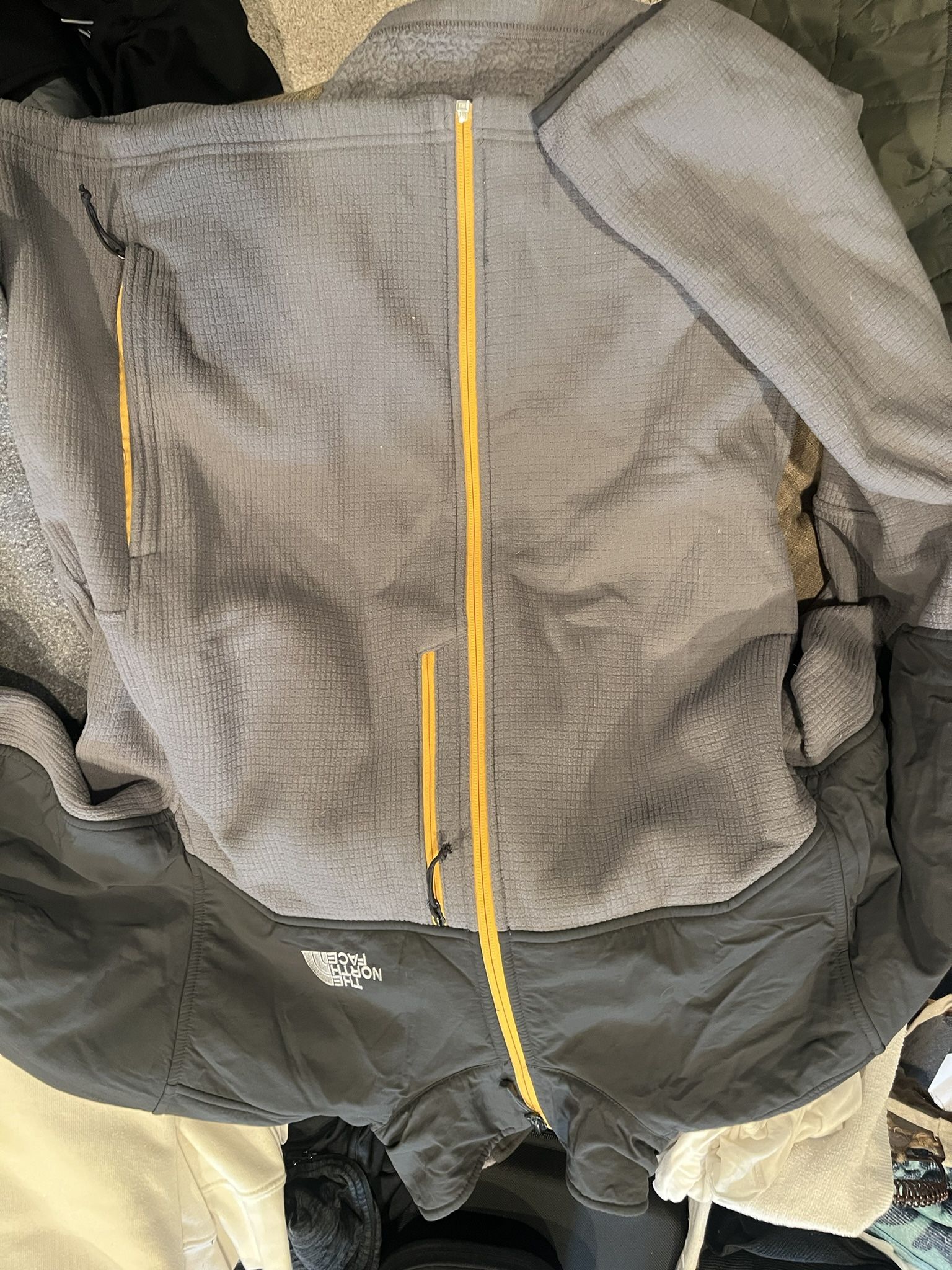 Men’s North face Size Large 
