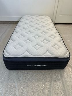 Helix Luxe Midnight Twin Mattress - GlacioTex Cooling Cover ErgoAlign Layer