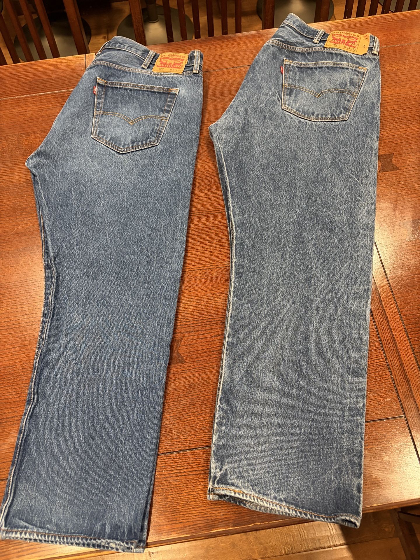 Men’s Levi’s, 44W 32L & Avalanche shirts, 3X