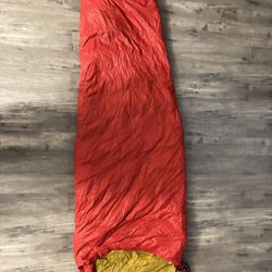 4 Sleeping Bags + Tent Bundle (8 Person) – Great Condition