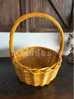 Basket w/Handle