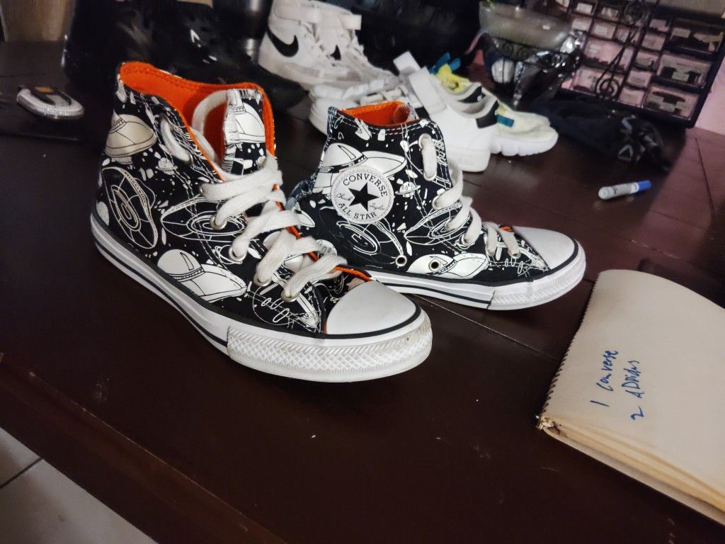 Size 2Y Outer space 🌌 Converse