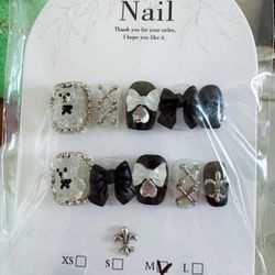 Size M Black and white bear press on/push on nails (need extra care)