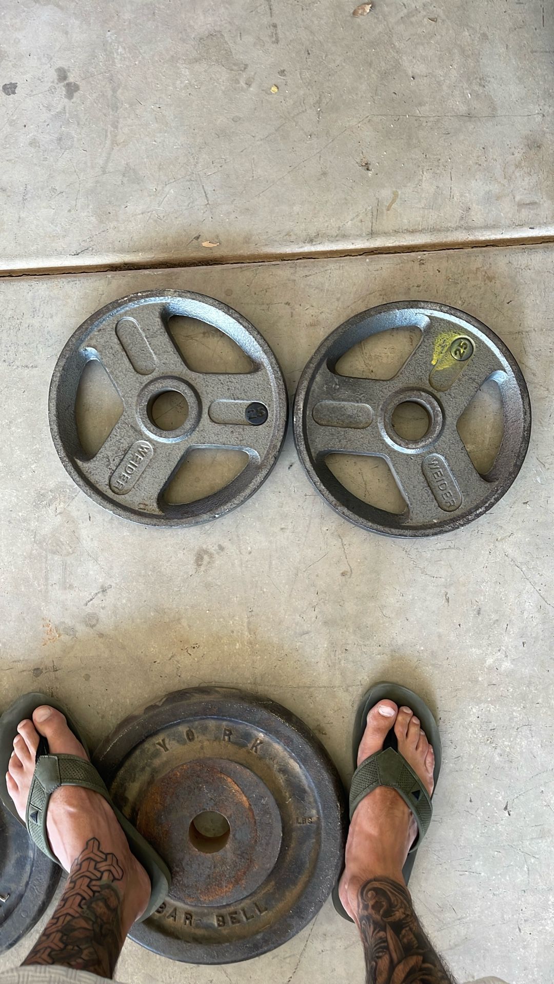 2 25lb Weights