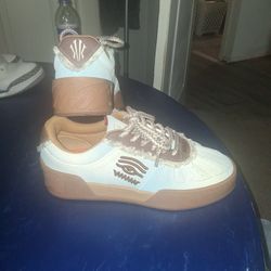  K Y R I E.   casual Line