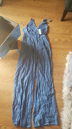 Size medium Jumper with gold chain for the closure that can be worn separately with another outfit.