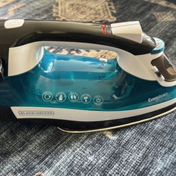 BLACK+DECKER Steam Iron Retractable