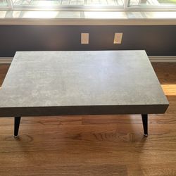 Coffee Table 2’x4’ - MINT Condition 