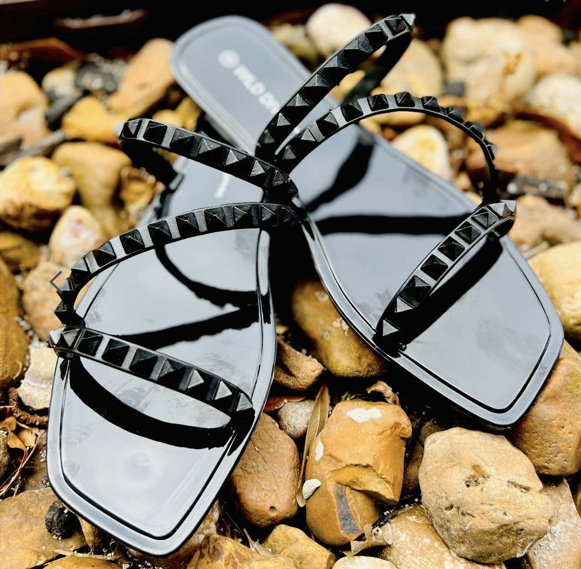 *NIB* Wild Diva Jacee-31 FLAT JELLY PYRAMID STUD SLIDES SANDALS Black Sz 7