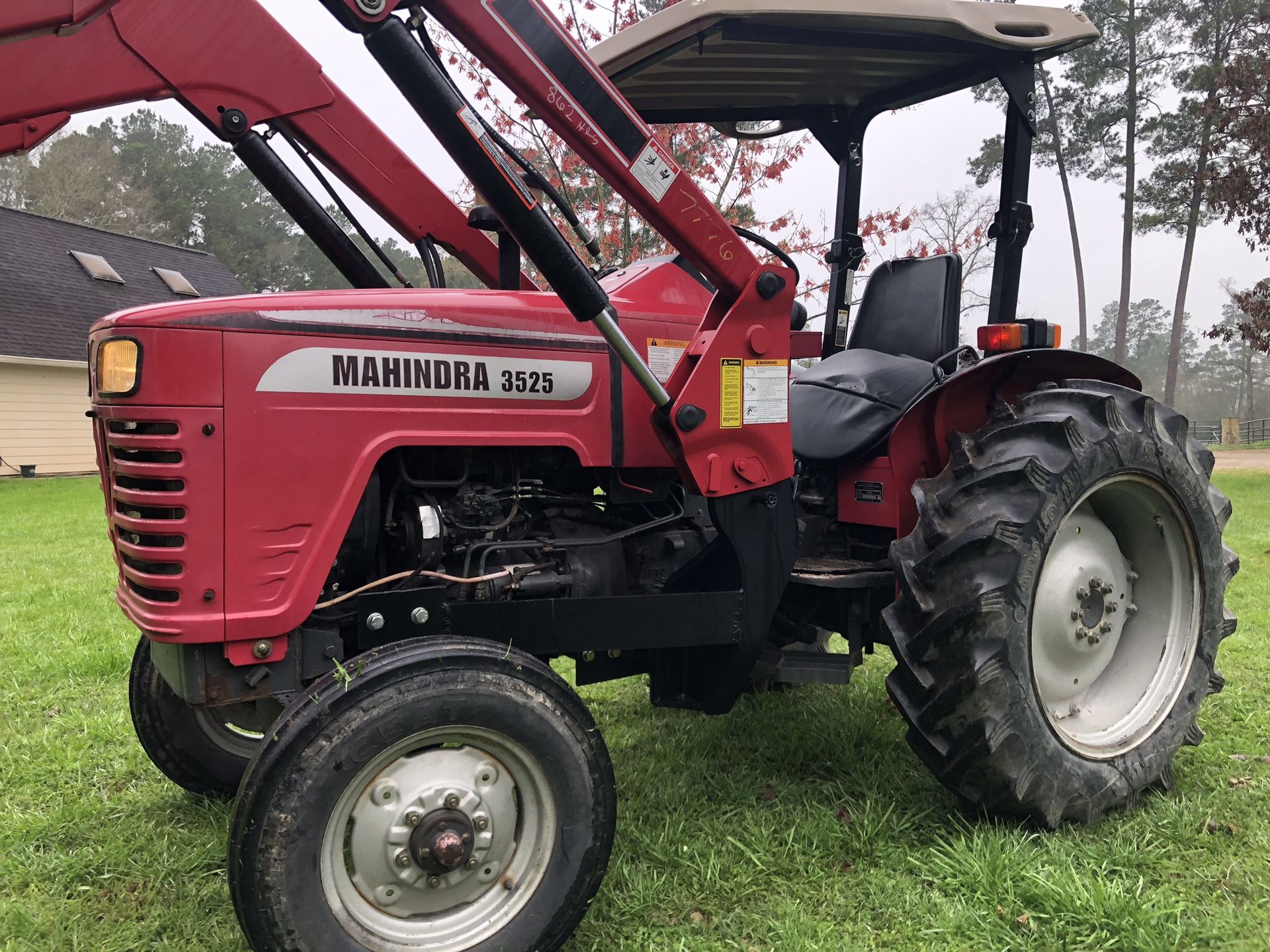 35 hp mahindra diesel tractor only 650 hrs for Sale in Hockley, TX