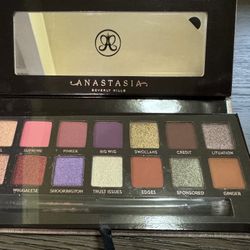 Anastasia Beverly Hills Jackie Aina Eyeshadow palette