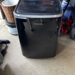 Frigidaire Air Conditioner 14K BTU - Portable Air Conditioner FFPA1422U1