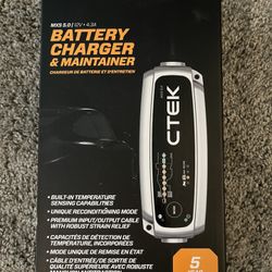 CTEK - 40-206 MXS 5.0 Fully Automatic 4.3 amp Battery Charger and Maintainer 12V