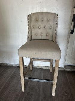 Bar Chair with tufted backrest 