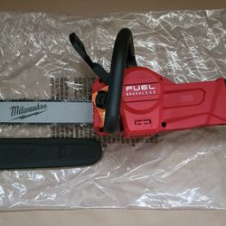 Milwaukee M18 FUEL Chainsaw 