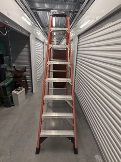 Werner 8-Foot Fiberglass Step Ladder - Good Condition
