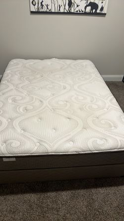 Queen Hampton & Rhodes HR500 Mattress & Box Spring