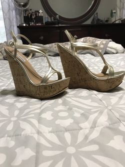 Beautiful Steve Madden wedges... must pick up!! Please read description.