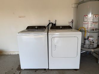 Whirlpool Washer & Gas Dryer Set – Less than 1 Year Old