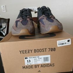 Yeezys Mauves Size 13