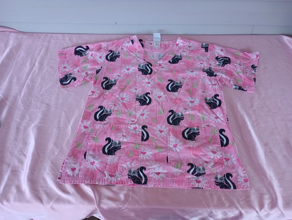 UA Cute Skunk, Flowers & Hearts Pink Size M/L Top Scrub W Pockets!