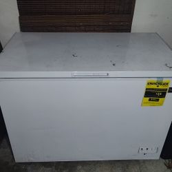 Deep Chest Freezer – Clean, Cold, and Ready to Go!