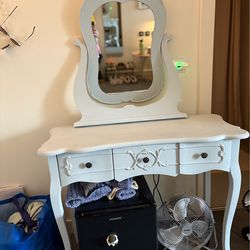 Vanity / dressing table light blue