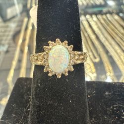 14KT Gold Ring W/ Opal Center 40016-1