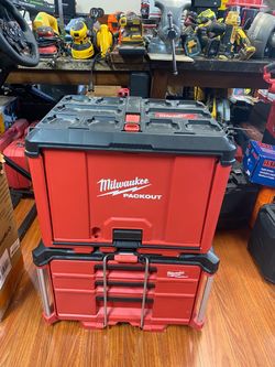 Milwaukee Pack out 22 in Tool Storage box ( 2 compartments)