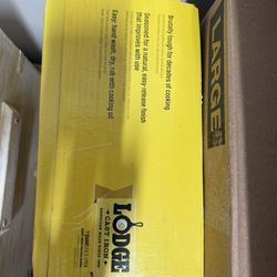 NIB Lodge Cast Iron 7 qt. Dutch Oven