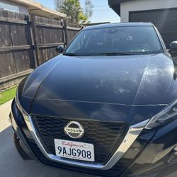Nissan Altima Platinum (salvage)