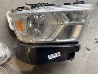 19 1500 Ram Headlight