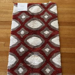 $5 New Cute Orange And White Bathrug 21”x34”