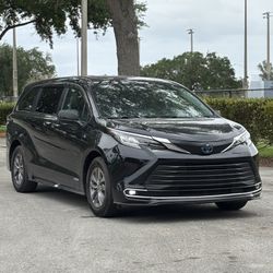 2021 SIENNA XLE 