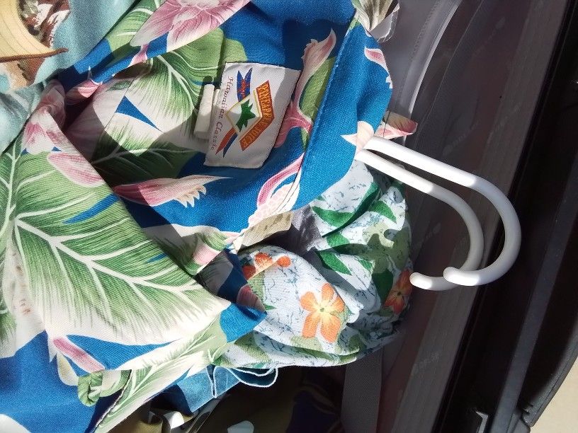 Xl And Large Aloha Shirts, Good Pre Owned Condition 10+ Pieces. Easy Safe Contactless Pick Up In Vista.
Thank you for looking.