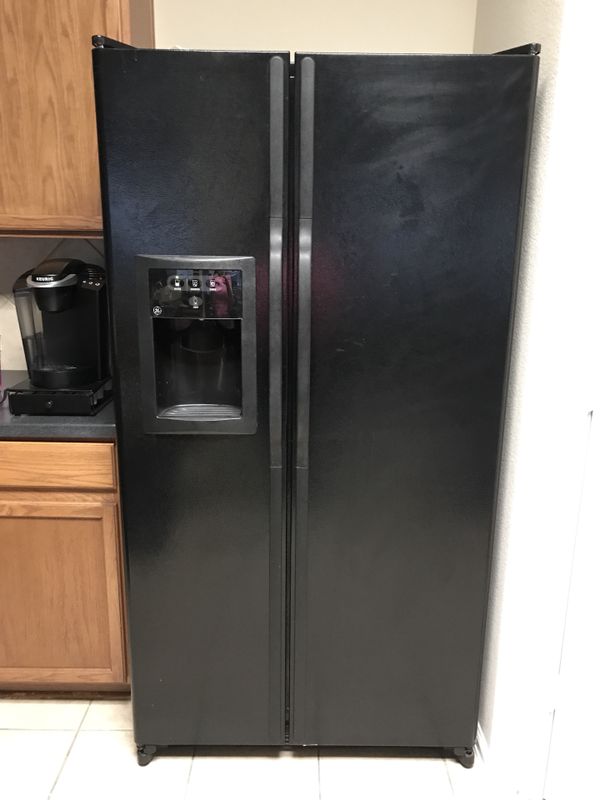 GE Refrigerator w/ ice maker and water dispenser for Sale in Arlington, TX OfferUp